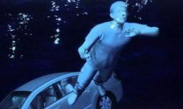 Làm sao để thoát thân khỏi xe ô tô khi bị chìm xuống nước?