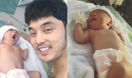 Biểu cảm đáng yêu của con trai Ưng Hoàng Phúc khi tắm nắng