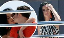 Orlando Bloom hôn Katy Perry say đắm sau scandal 'thân mật' với Selena