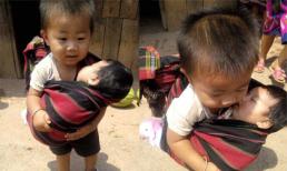 Hình ảnh cậu bé nghèo địu em khiến dân mạng 'rưng rưng' 