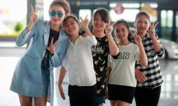 Fans ra tận sân bay tiễn Á hậu Huyền My đi du học