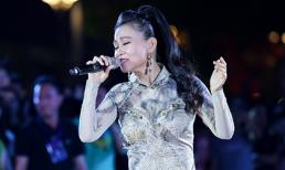 Thu Minh thướt tha áo dài hát mừng sinh nhật Bác