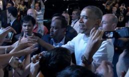 Cận cảnh ông Obama bắt tay, trò chuyện cùng người dân Thủ đô