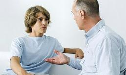 Tỉnh ngộ khi thấy cậu con trai chuẩn bị thi đại học đem sách vở ra đốt