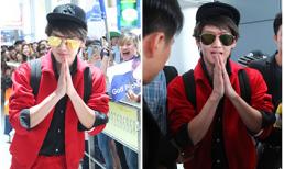 Nam thần ‘Tình yêu không có lỗi’ liên tục cúi người chào fan Việt