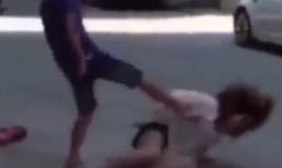 'Chia tay đòi quà' không được, thanh niên đánh bạn gái dã man giữa đường