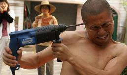 Những 'dị nhân' nhìn bằng tai, khoan điện vào người không thủng