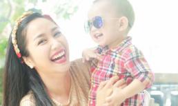 Khoảnh khắc vui vẻ của Ốc Thanh Vân bên con trai