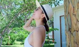Minh Hằng trẻ trung và mát mẻ dưới nắng hè