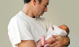 Nỗi khổ của chàng trai làm bố đơn thân khi mới 20 tuổi