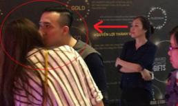 Trấn Thành hôn Hari Won nơi công cộng bất chấp mọi ánh nhìn