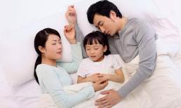 Bực mình khi vợ mới cưới nằng nặc đòi ngủ cùng cháu