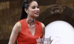 Phạm Hương mang vương miện danh giá dằn mặt đàn chị Hà Hồ lẫn Lan Khuê