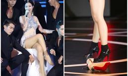 Đông Nhi gặp sự cố vẫn 'máu lửa' trên sân khấu Đêm hội chân dài