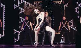 Ngọc Trinh nhảy sexy khoe giọng, công phá sân khấu 'Đêm hội chân dài 10'