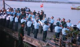 Xúc động đón thi thể Thượng tá Khải trong ánh bình minh