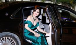 Giáng My xém lộ vòng một khi bước nhanh khỏi xế hộp tiền tỷ