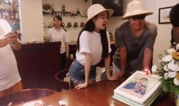 Nhã Phương đội nón đôi chúc mừng sinh nhật bạn diễn người Hàn điển trai