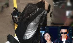 Angela Baby bất ngờ ôm đầu đau đớn ở sân bay