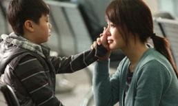 Mẹ nghẹn ngào muốn ôm con một chút thôi nhưng không dám