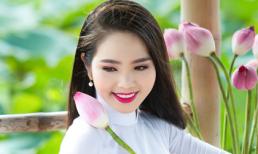 Hoa hậu Dương Kim Ánh đẹp dịu dàng giữa đầm sen