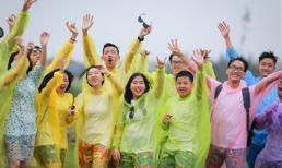 Mối nguy hiểm chết người từ áo mưa 10 nghìn đồng bán bên lề đường