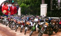 Chú rể rước dâu bằng dàn xe cổ gây náo loạn ở Tây Ninh