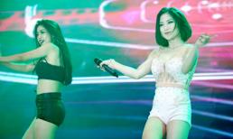 Hương Tràm gợi cảm hết cỡ thiêu đốt khán giả Hà Nội