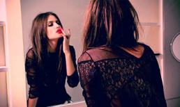 Phát hoảng vì cô vợ hiền thục hóa lẳng lơ, gợi cảm vô đối