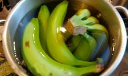 Ngủ như 'cún con say sữa' với nước chuối luộc và quế