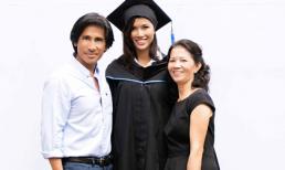 Mẹ ruột và chồng đại gia đến mừng Trang Lạ nhận bằng Thạc sĩ 