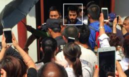 Vệ sĩ phải hộ tống Lưu Khải Uy đi vệ sinh vì fan chen chúc chụp ảnh