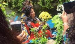 Clip lễ rước dâu bằng thuyền hoa của MC Thanh Bạch và 'bà trùm' Thúy Nga Paris