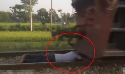 Thanh niên liều mạng nằm giữa đường ray cho tàu lửa chạy qua