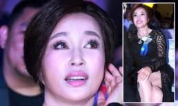 Lưu Hiểu Khánh trang điểm trắng bệch, lộ mặt lồi lõm