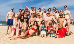 Hà Anh diện bikini, nô đùa trên bãi biển trước lễ cưới