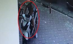 'Hotgirl' chân dài bẻ khóa trộm SH trong tích tắc