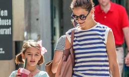 Katie Holmes đưa Suri đi ăn phớt lờ tin chồng cũ cắt đứt quan hệ với con