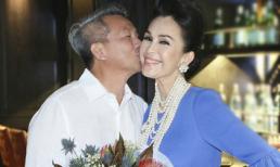 Dù đã 54 tuổi, Diễm My vẫn được chồng đại gia hôn má ngọt ngào thế này!