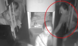 Nữ quái 'nhàn nhã' lục túi trộm tiền rồi trả lại cho chủ