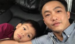 Bị chê mải mê yêu, Cường Đô la khoe ảnh đưa con trai đi học bằng xế hộp