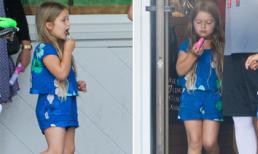 Bé Harper mặc sành điệu đi dạo phố