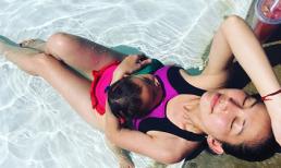 Kim Hiền lần đầu khoe eo con kiến với bikini sau khi sinh con thứ hai