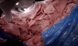 Clip  tái hiện quy trình sản xuất phụ gia có trong thạch, bánh kẹo cho trẻ em khiến người xem rùng mình