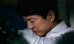 Chồng lẳng lặng bỏ đi khi vô tình thấy mẹ mình đổ cả xô dầu mỡ lên đầu của vợ và cái kết khiến ai cũng phải bật khóc