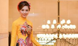 Á hậu Dương Trương Thiên Lý khoe nét đài các với áo dài rồng phượng