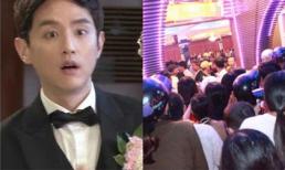 Vừa tới cổng đón dâu, chú rể sốc nặng khi thấy mẹ vợ lăn đùng ra đất còn họ hàng nhà gái hò hét giục mình chạy ngay