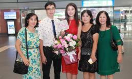 Đỗ Mỹ Linh được người thân chào đón nồng nhiệt ở sân bay khi về Hà Nội