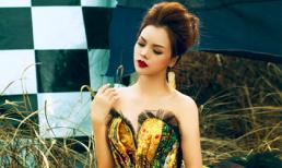 Vẻ đẹp huyền bí trong trang phục thu đông của Ruby Anh Phạm