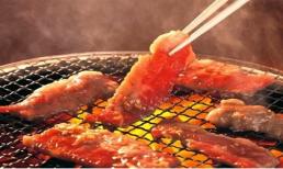 Cả gia đình có thể bị ngộ độc bởi các thói quen khi nấu ăn sau